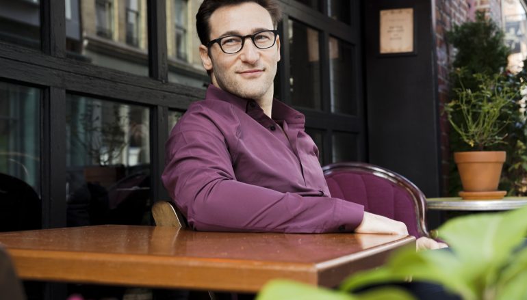 SIMON SINEK – Being Present, Being You