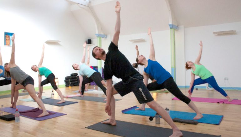 What Do Men And Women Wear To Yoga?